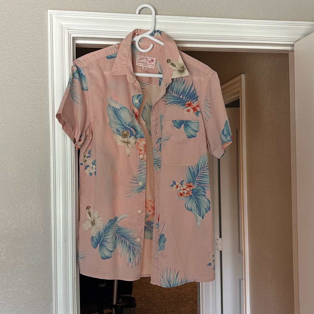 American Eagle Outfitters  men’s small Pink Casual Button Down Shirt